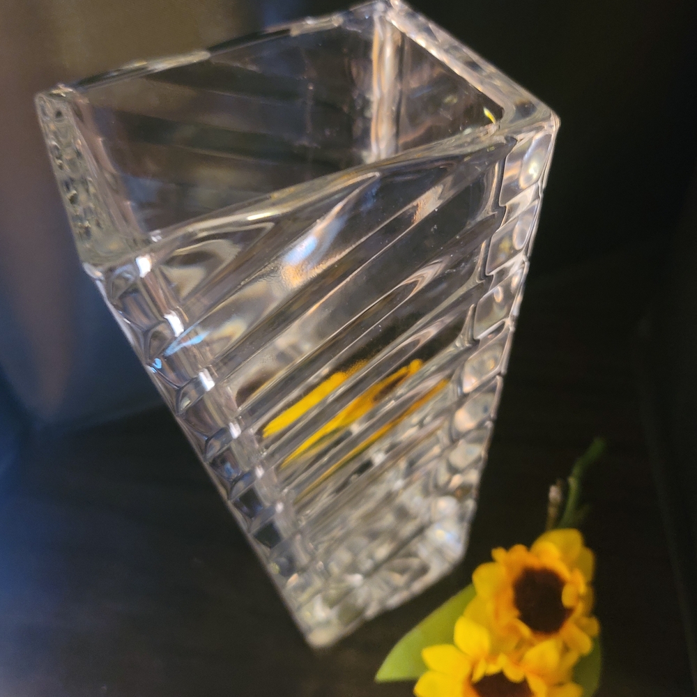 As New! Mikasa "Angles" Modern Crystal Retangular Vase with Geometric Design